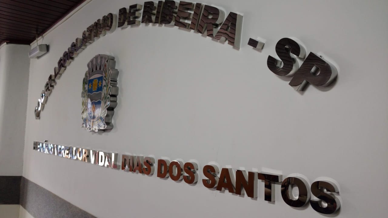Brasão gravado em Baixo Relevo
